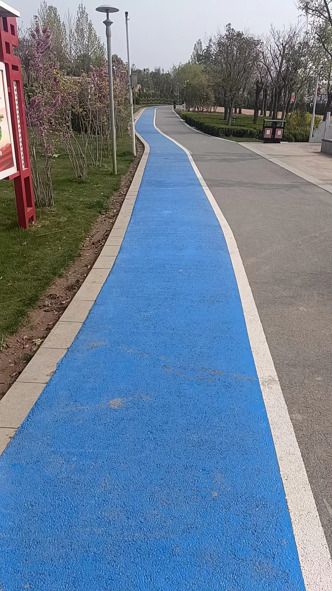 路面彩色噴漆施工方法