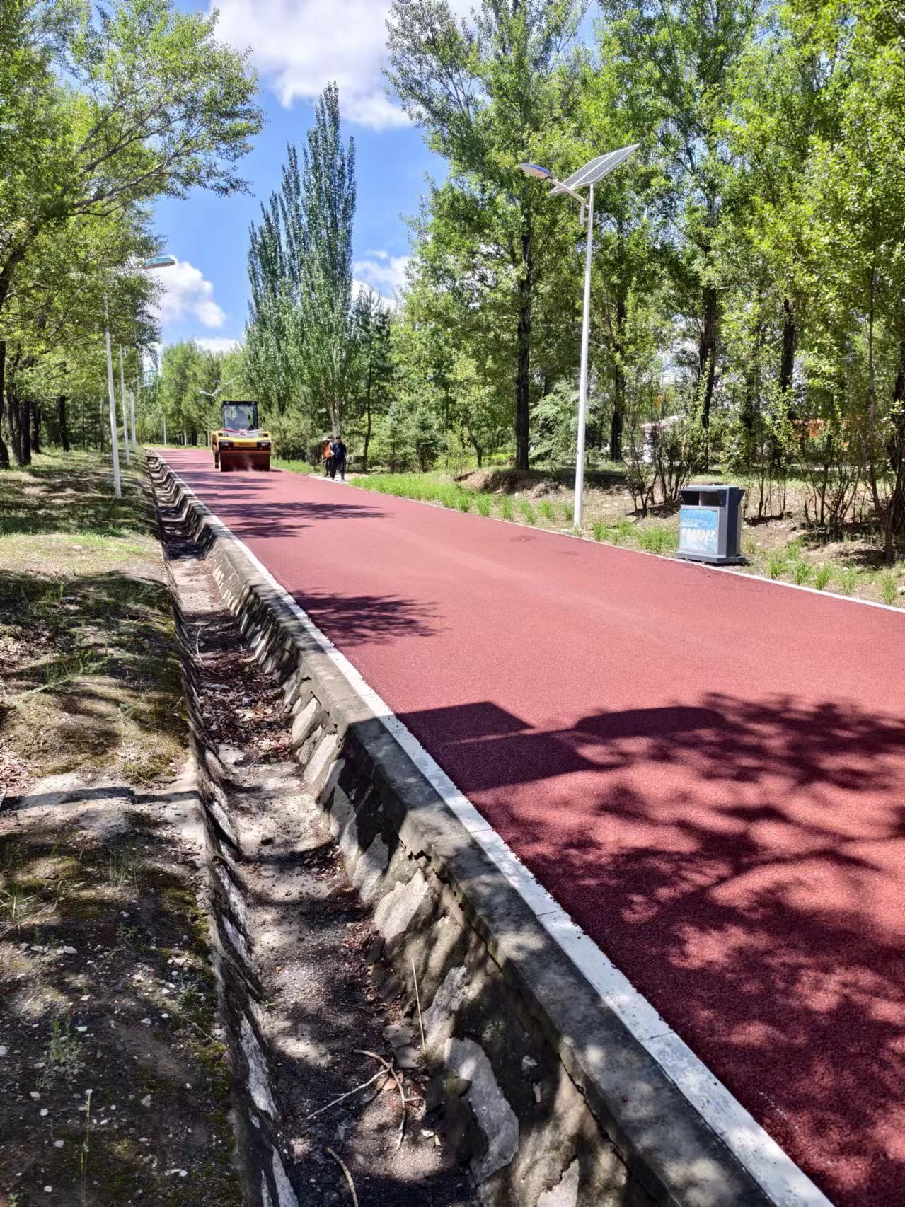 彩色瀝青路面比普通路面的優(yōu)勢